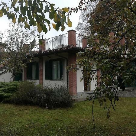 Villa Al Vecchio Pero, Con Ampio Giardino Privato à La Morra Extérieur photo