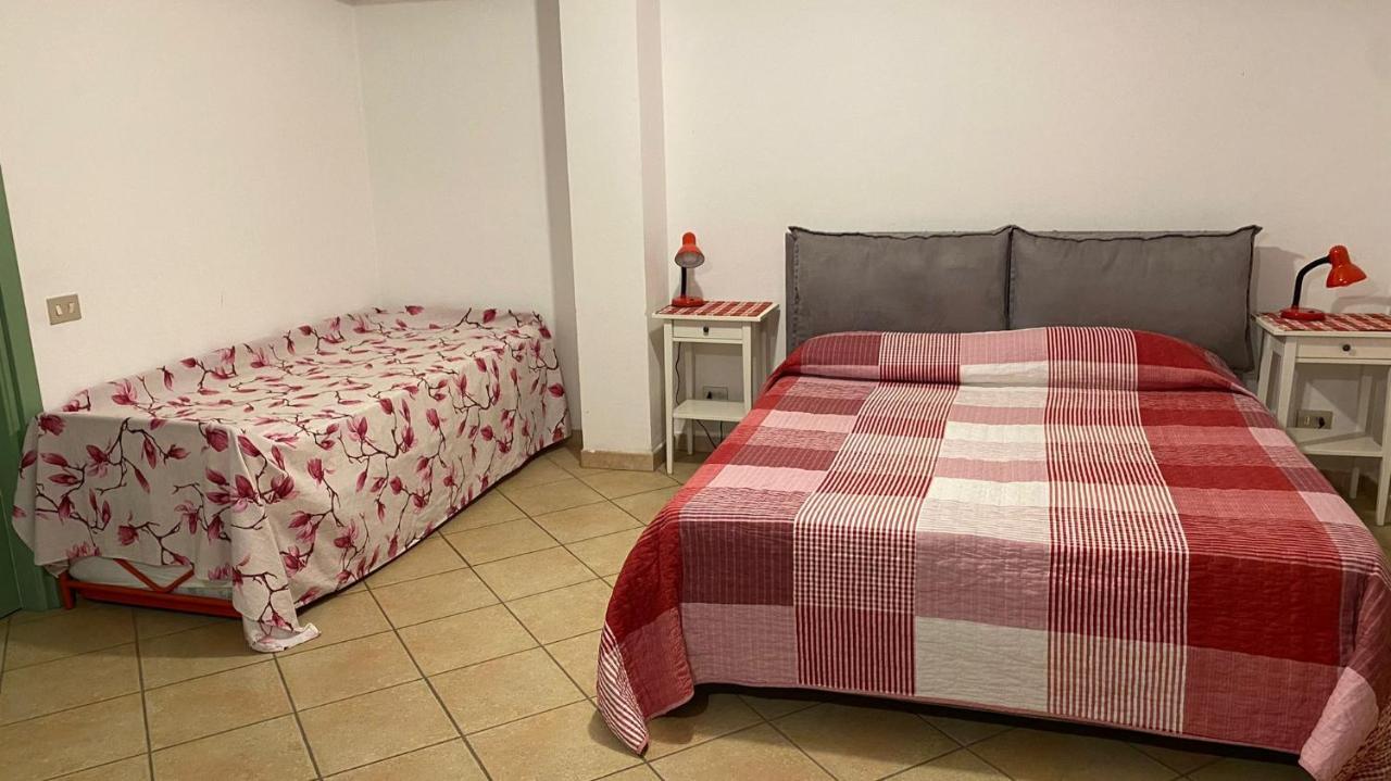 Villa Al Vecchio Pero, Con Ampio Giardino Privato à La Morra Extérieur photo
