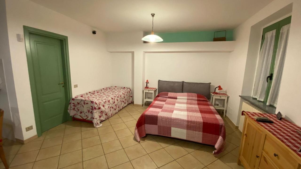 Villa Al Vecchio Pero, Con Ampio Giardino Privato à La Morra Extérieur photo
