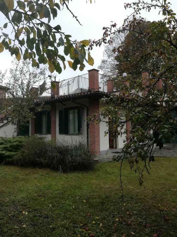 Villa Al Vecchio Pero, Con Ampio Giardino Privato à La Morra Extérieur photo